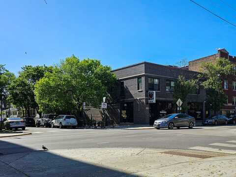 3208 W Belle Plaine Avenue, Chicago, IL 60618