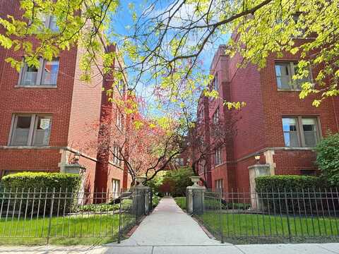 1325 W Addison Street, Chicago, IL 60613