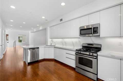 561 Rockefeller, Irvine, CA 92612