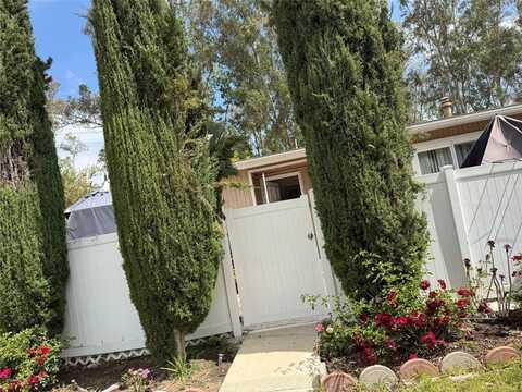 25779 Via Lomas, Laguna Hills, CA 92653