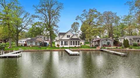 7185 S 020 E, Wolcottville, IN 46795