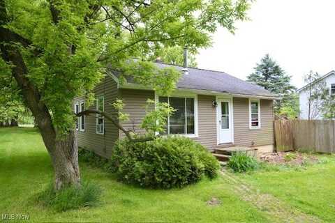 12532 Lake Drive, Burton, OH 44021