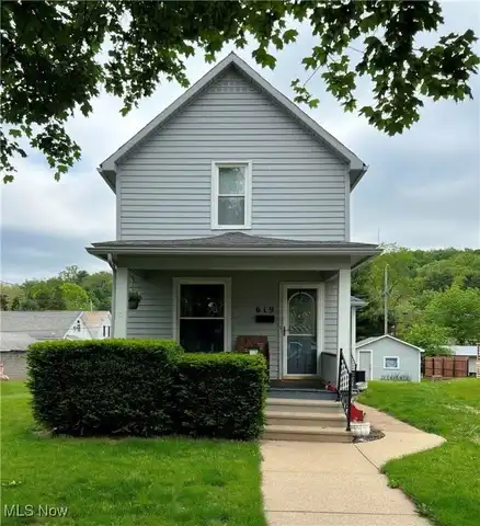 619 Fair Avenue NE, New Philadelphia, OH 44663