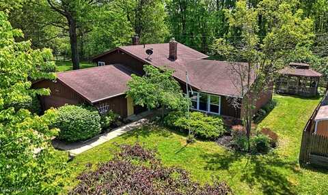 27977 Angela Drive, North Olmsted, OH 44070