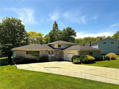 2600 Greenlawn Drive, Seven Hills, OH 44131