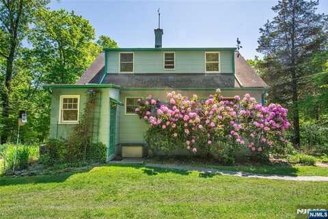 90 Magee Road, Ringwood, NJ 07456