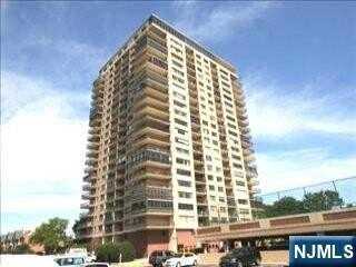 1203 River Road 8M, Edgewater, NJ 07020