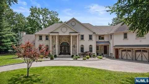 745 Colonial Road, Franklin Lakes, NJ 07417
