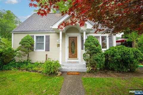 38 Rockridge Road, Wanaque, NJ 07420