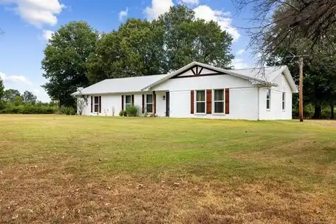 1131 N 4242 Road, Hugo, OK 74743