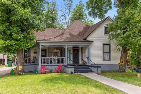 517 W College Avenue, Coleman, TX 76834