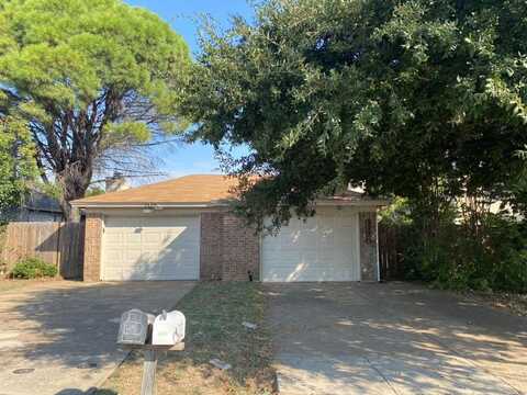 3330 Green Ridge Street, Fort Worth, TX 76133