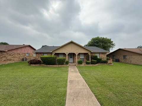 828 Wood Glen, DeSoto, TX 75115