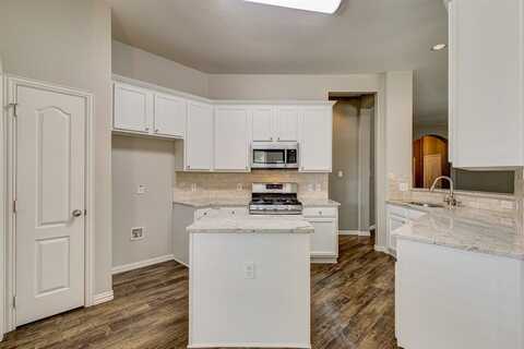 1330 Meadows Avenue, Lantana, TX 76226