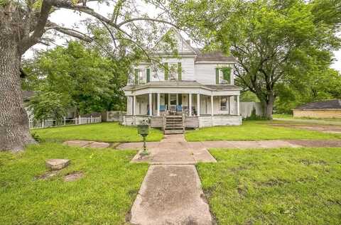 900 Market Street E, Honey Grove, TX 75446