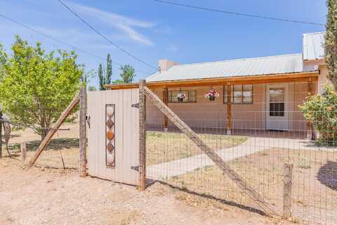 610 Willow Ln, Tularosa, NM 88352