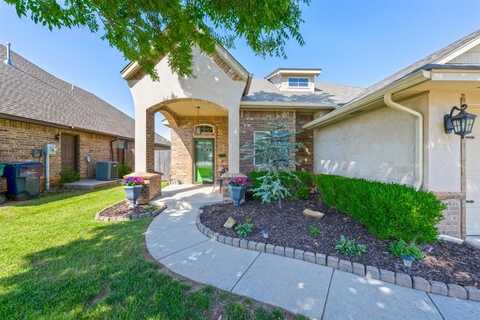 19109 Summer Grove Avenue, Edmond, OK 73012