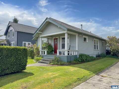 702 & 702 1/2 E 2nd Street, Port Angeles, WA 98362