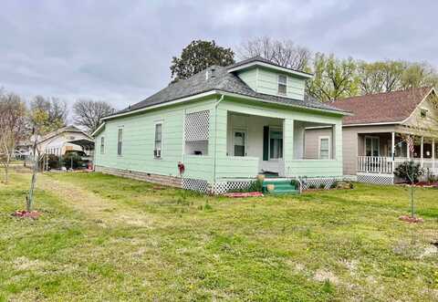 516 W 6th St, Coffeyville, KS 67337