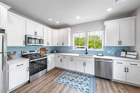 30 Excelsior Spring Ave, Saratoga Springs, NY 12866