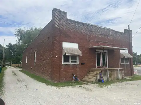111 W 2ND Street, Taylorville, IL 62568