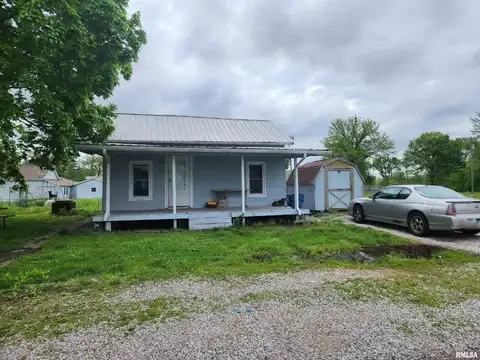 42 S 2ND Street, Ashley, IL 62808