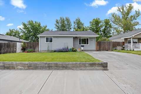704 Sanford Ave, Richland, WA 99352