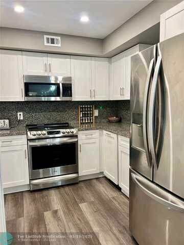 4040 N Hills Dr, Hollywood, FL 33021