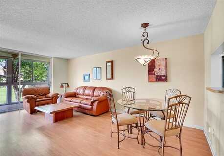 9261 Sunrise Lakes Blvd, Sunrise, FL 33322