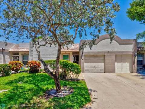 18940 Stewart Cir, Boca Raton, FL 33496