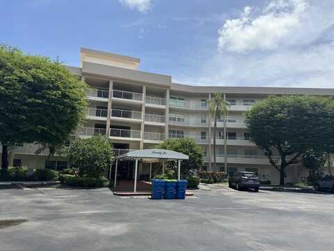 3900 Oaks Clubhouse Dr, Pompano Beach, FL 33069
