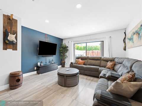 2700 S Oakland Forest Dr, Oakland Park, FL 33309