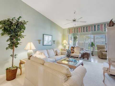 655 W Lake Jasmine Circle, Vero Beach, FL 32962