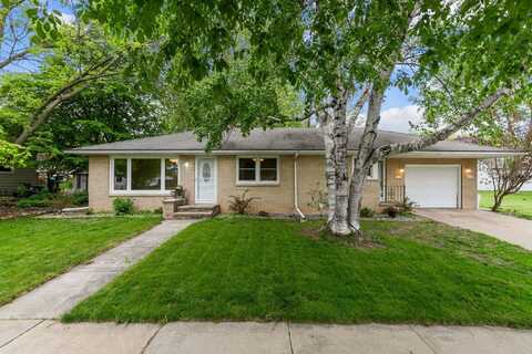 412 E LINCOLN Avenue, LITTLE CHUTE, WI 54140