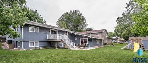 1002 N Carol St, Luverne, MN 56156