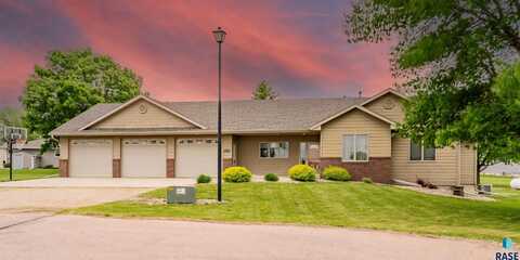 811 Southview Dr, Larchwood, IA 51241