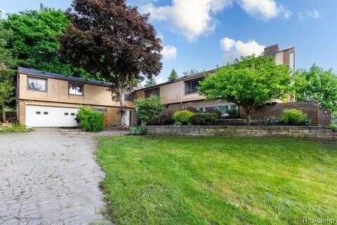4554 MYSTIC HILLS Circle, Milford, MI 48380