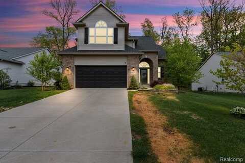 8032 IVY GLEN Park, White Lake, MI 48386
