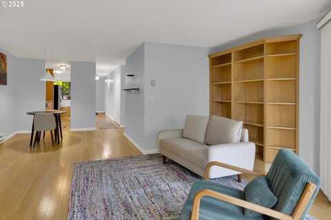 5602 S RIVERSIDE LN, Portland, OR 97239
