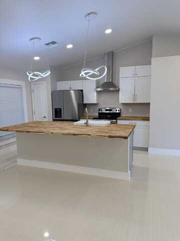 2118 NE 22nd Place, Cape Coral, FL 33909