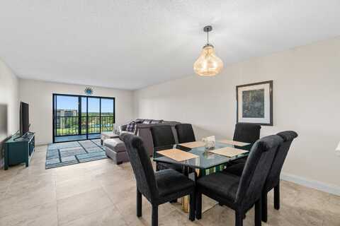 7290 Kinghurst Drive, Delray Beach, FL 33446