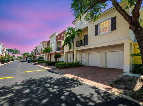 10520 SW Stephanie Way, Port Saint Lucie, FL 34987