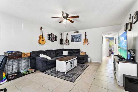 2000 Springdale Boulevard, Palm Springs, FL 33461