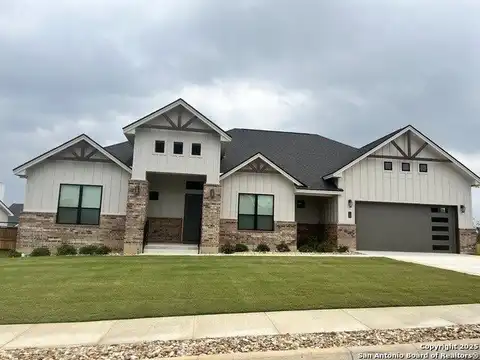 105 Ash Parkway, La Vernia, TX 78121