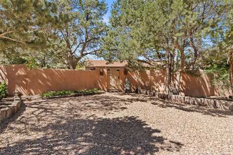 620 Camino Rancheros, Santa Fe, NM 87505