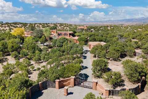 17 Tano West, Santa Fe, NM 87506