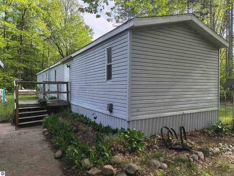 4995 W Salt River Road, Shepherd, MI 48883