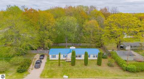 299 Cloverleaf Lane, Houghton Lake, MI 48629