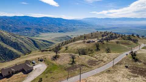 30600 Horsethief Dr, Tehachapi, CA 93561