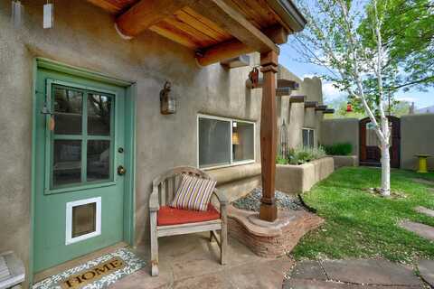 226 Morada, Taos, NM 87571